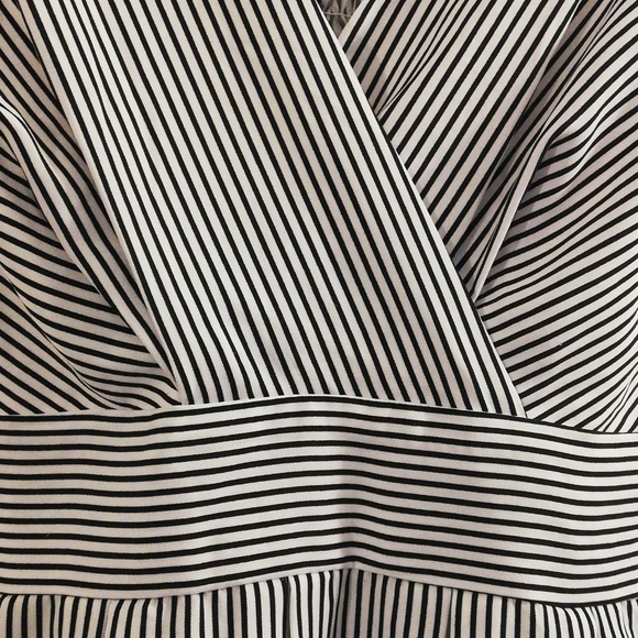 White and navy dress - Picture 5 of 5